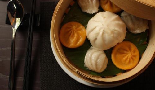 One-Bedroom Deluxe Suite, Bathtub and Quiet Street View