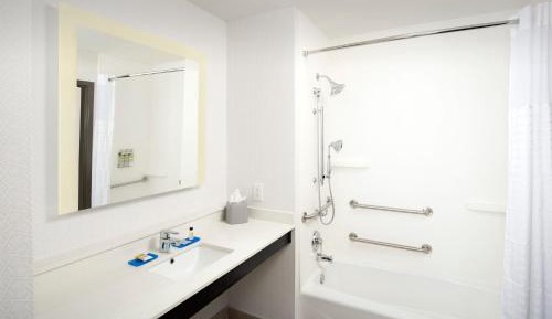 Twin Room - Disability Access with Bath Tub