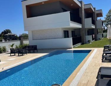 Apartment with Pool View 