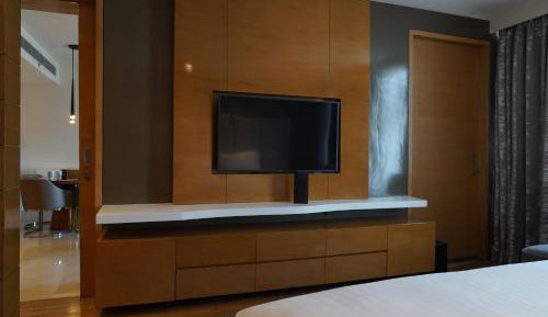 Larger Two Bedroom Apartment with City View - 1700 sqft 