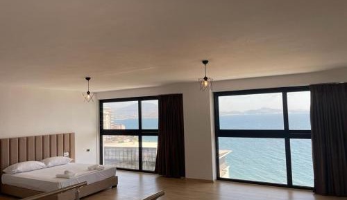 Deluxe Suite with Sea View