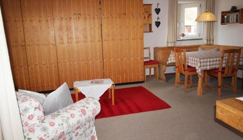Apartment with Mountain View