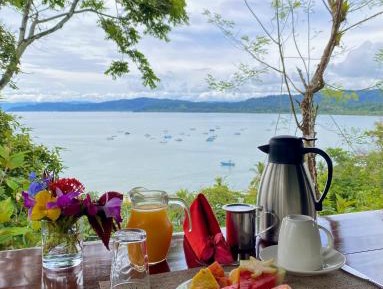 Basic Triple Room with Shared Bathroom
