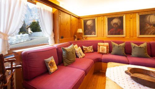 Apartment with Mountain View