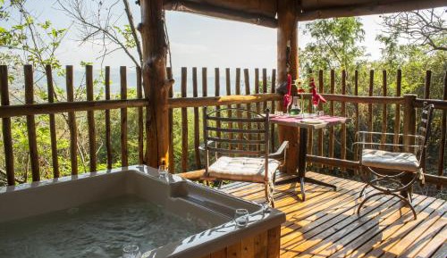 One-Bedroom Chalet with Spa Bath