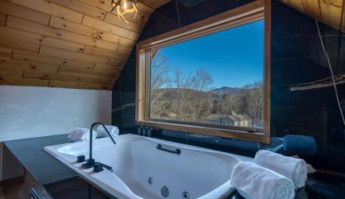 Suite with Hot Tub