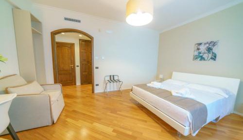 Queen Suite with Spa Bath