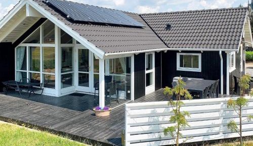 Three-Bedroom Holiday Home 