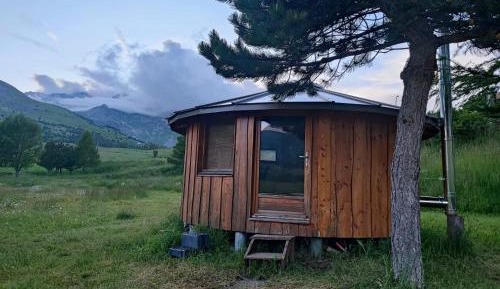 Bungalow with Mountain View