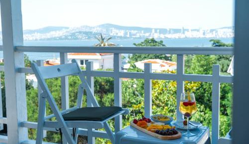 Deluxe Double Room with Balcony and Sea View