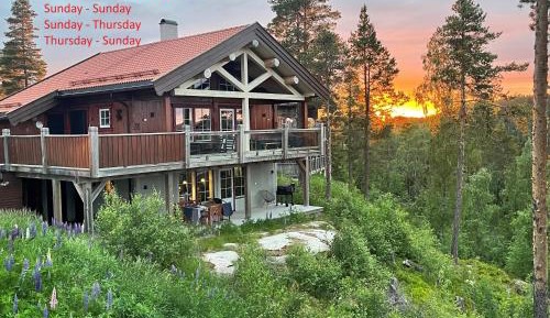 Apartment with Mountain View