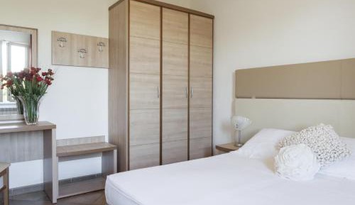 One-Bedroom Apartment (3 Adults)