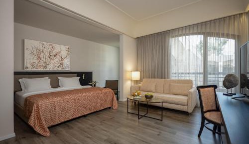 Deluxe Family Room (2 Adults + 2 Children)