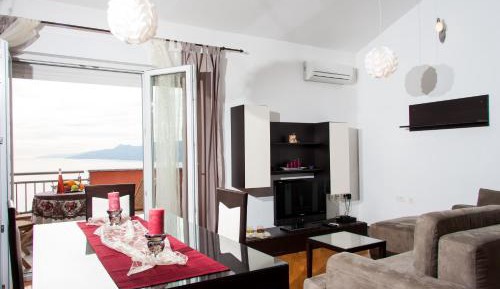 Three-Bedroom Apartment with Balcony and Sea View