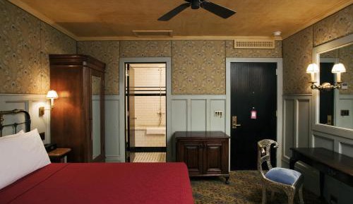 Captain's Cabin with private bathroom