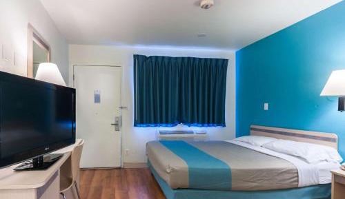 Queen Room - Non-Smoking