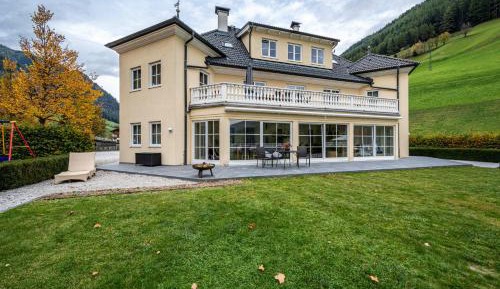 Three-Bedroom Superior Apartment