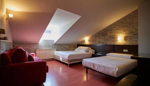 Family Room with spa bath (2 Adults + 1 Child)