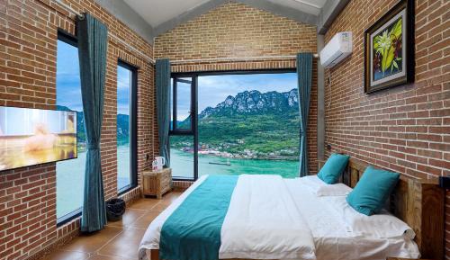 River View Deluxe King Room