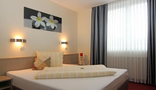 Double Room (1 Adult)