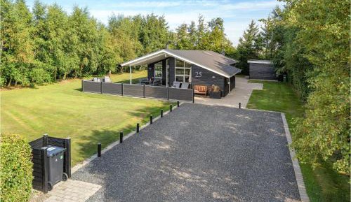 Three-Bedroom Vacation Home 