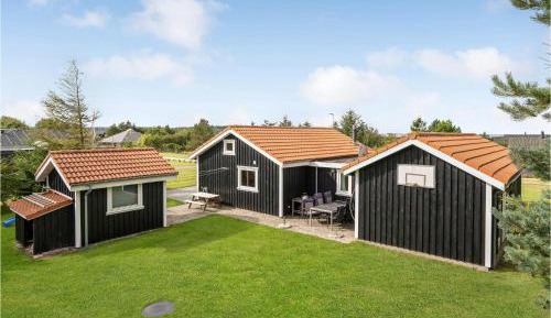 Three-Bedroom Holiday Home 