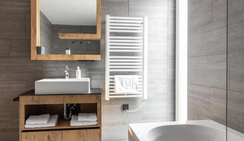 Executive Three-Bedroom Apartment with Balcony or Terrace