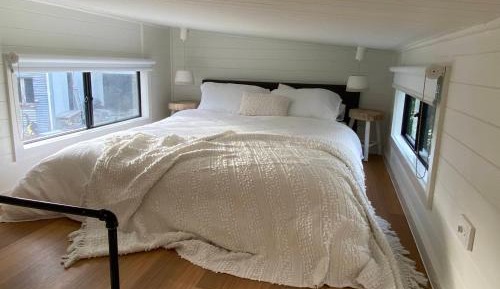 Deluxe Double Room (2 Adults + 1 Child)