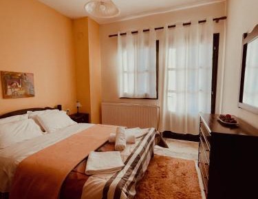 Apartment with Mountain View