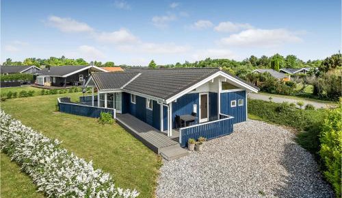 Three-Bedroom Holiday Home 
