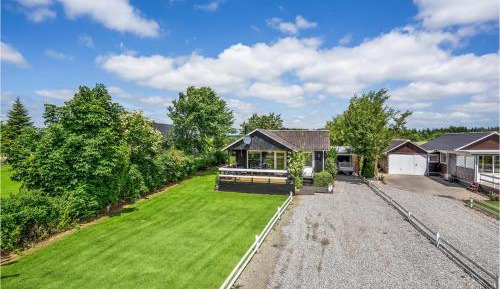 Three-Bedroom Vacation Home 