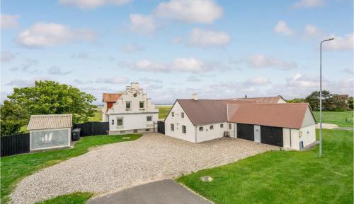 Five-Bedroom Holiday Home