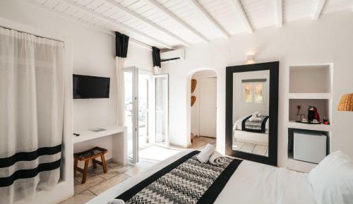 Superior Double Jetted Tub Sea View