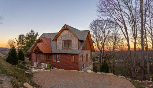 Three-Bedroom Vacation Home 