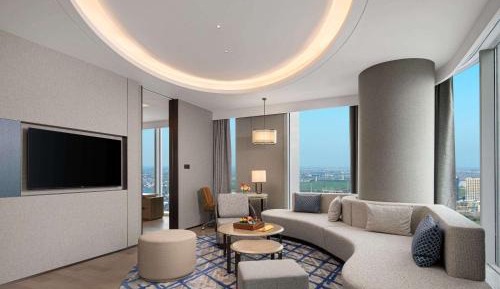Executive King Suite with Lounge Access and High Floor