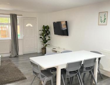 Single Room with Shared Bathroom