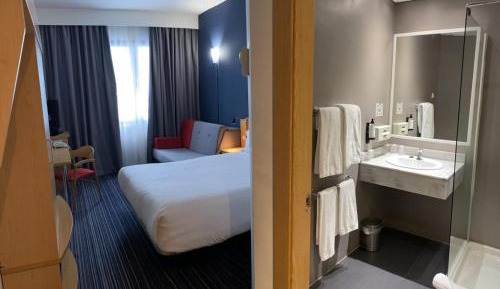 Standard Queen Room with Sofa Bed