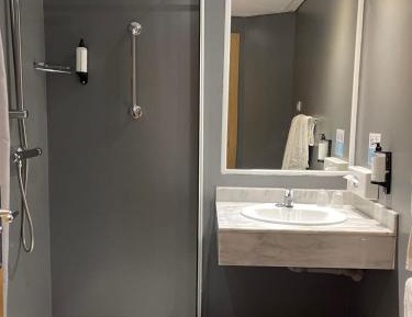 Standard Twin Room - Free Breakfast