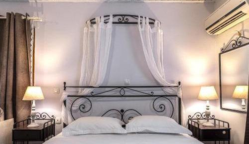 Villa with Jetted Shower & Private Garden