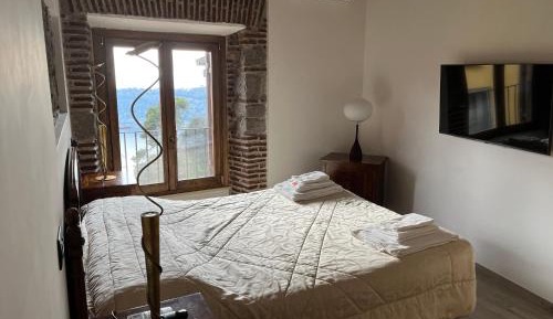 Suite with Lake View
