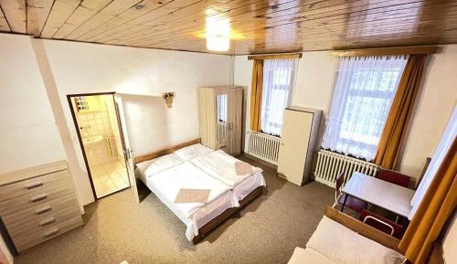 Quadruple Room with Private Bathroom