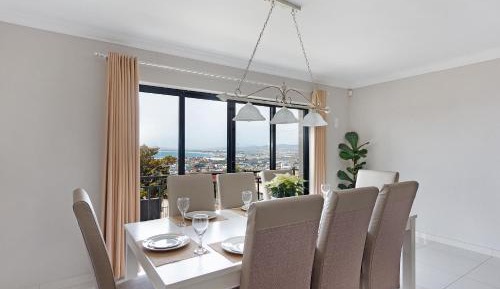 THREE BEDROOM APARTMENT HARBOUR VIEWS