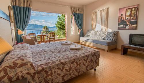 Maisonette with Side Sea View