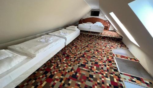 Family Room with Garden View