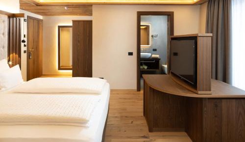 Deluxe Double or Twin Room with Balcony