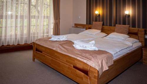 Deluxe Room (2 Adults + 1 Child)