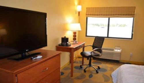 Deluxe King Room - Non-Smoking