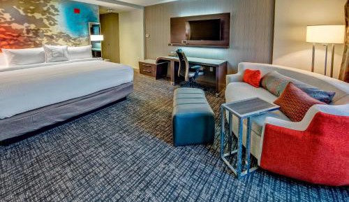 King Room with Sofa Bed - Hearing Accessible