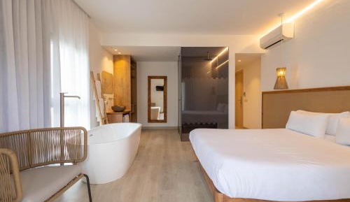 Junior Suite with Side Sea View