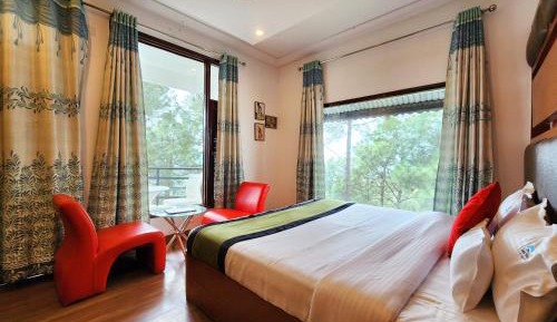 Deluxe Double Room (2 Adults + 1 Child)